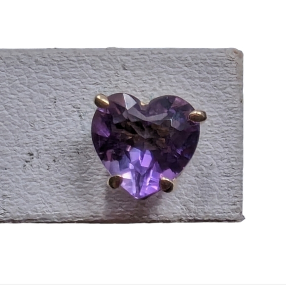14k Solid Gold 8x8mm Heart Shaped Amethyst Stud Earrings - Picture 9 of 17